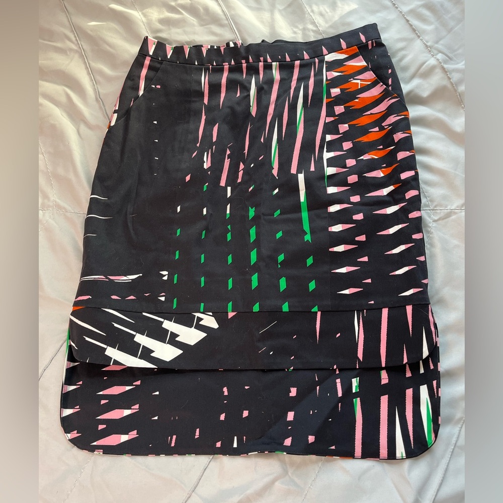 Ty-Lr bright patterned skirt - size small